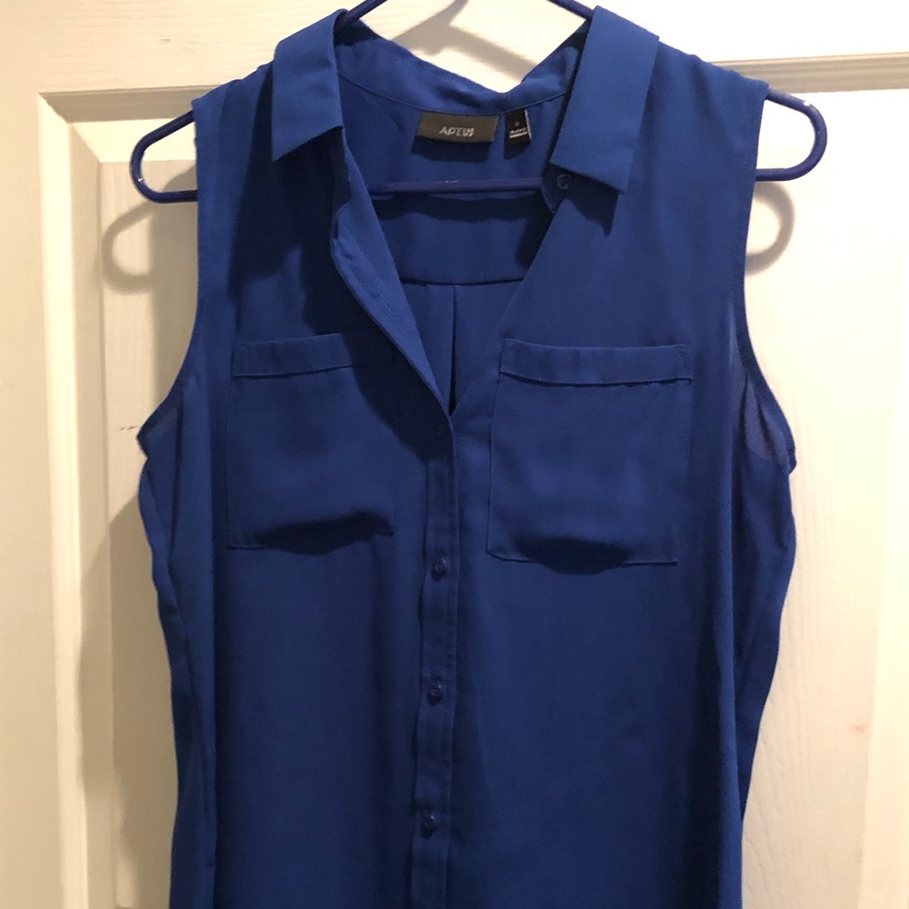 Sleeveless flowy top